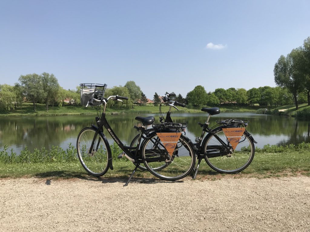 Vélos devant lac de Magny le Hongre